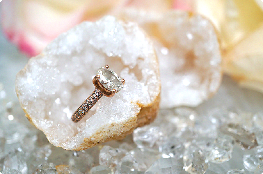 6 façons d'ajouter l'énergie des pierres à vos festivités de mariage bohème