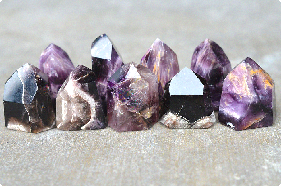 La magie de l'améthyste Cacoxenite